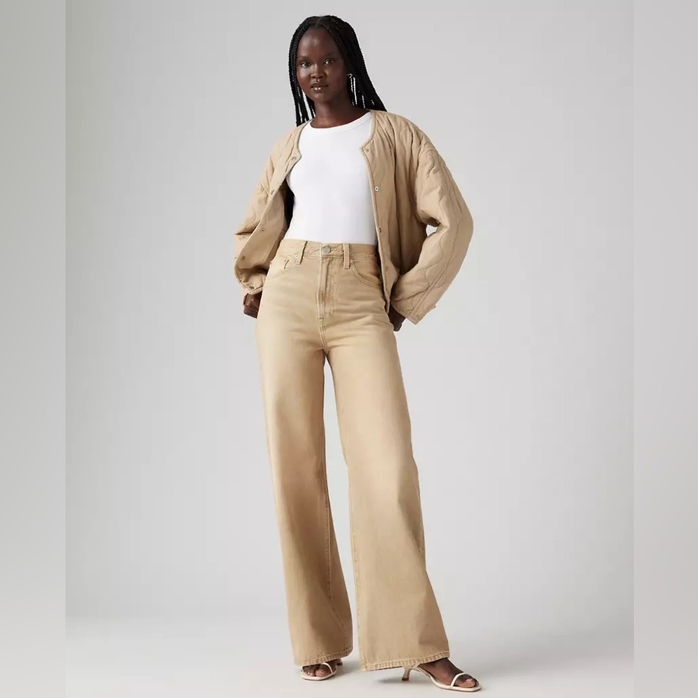 NWT Levi's® Premium
RIBCAGE WIDE LEG WOMEN'S JEANS in Travertine Tan